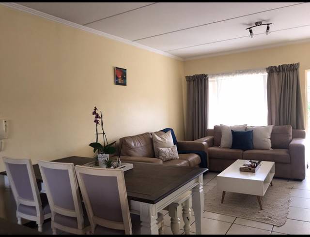 2 BEDROOM APARTMENT TO LET IN SUNNINGHILL